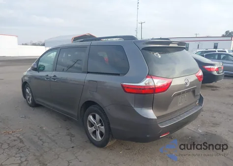 2017 Toyota Sienna Le 8 Passenger z USA, uszkodzony, nr VIN 5TDKZ3DC4HS899717